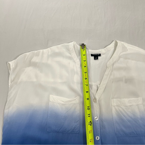 Torrid Challis Button-Front Dolman Sleeve Тор Block Color White N Blue Sz 1 (1X) - Picture 12 of 12